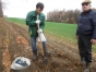 В результате работ по прокладке кабеля связи уничтожен плодородный слой почвы в Алексинском районе